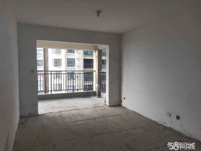 出售万霖钱丰东边户108平方毛坯房